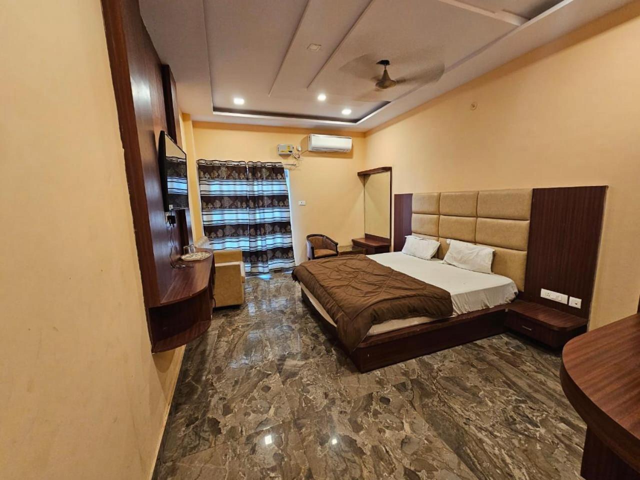 Hotel Aditya Inn Váránasí Exteriér fotografie